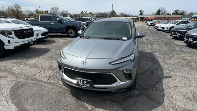 Buick Encore GX Vehicle Full-screen Gallery Image 03