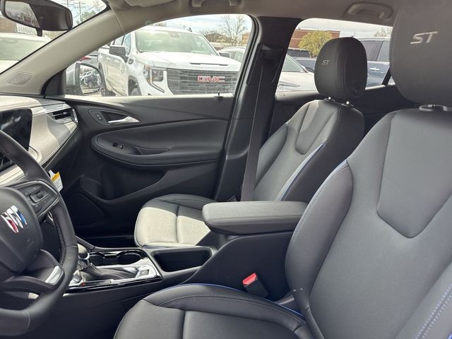 Buick Encore GX Vehicle Full-screen Gallery Image 11