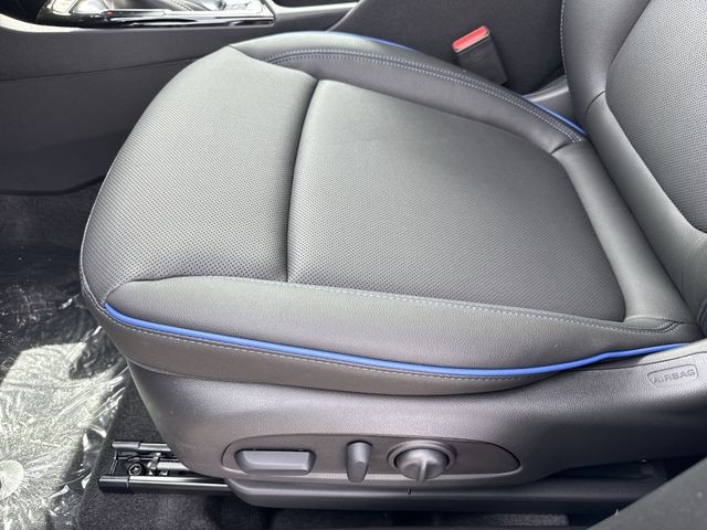 Buick Encore GX Vehicle Full-screen Gallery Image 12