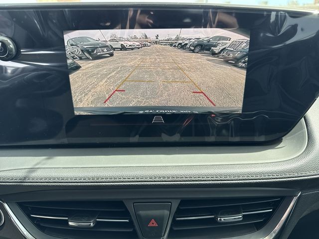 Buick Encore GX Vehicle Full-screen Gallery Image 17