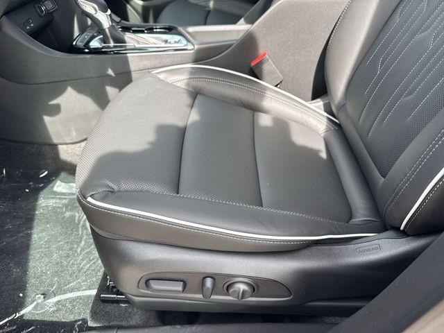 Buick Encore GX Vehicle Full-screen Gallery Image 12