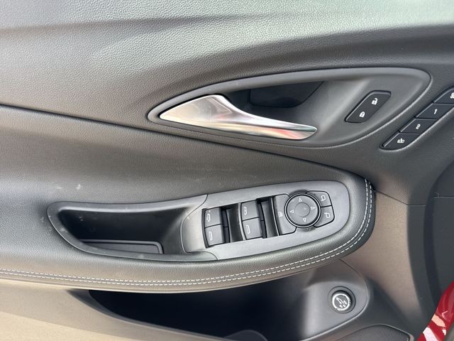 Buick Encore GX Vehicle Full-screen Gallery Image 13