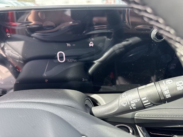 Buick Encore GX Vehicle Full-screen Gallery Image 15