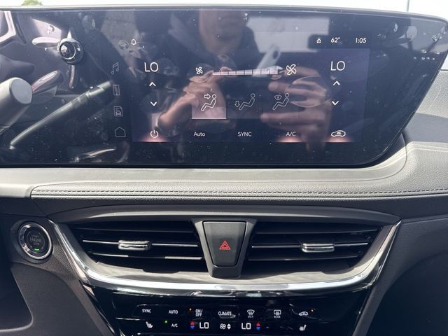 Buick Encore GX Vehicle Full-screen Gallery Image 18