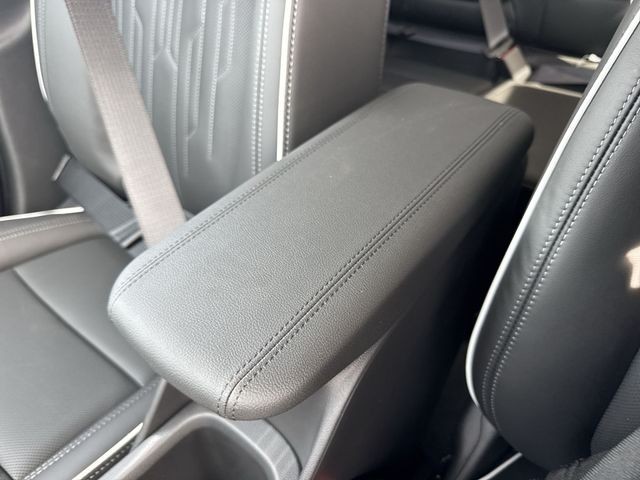 Buick Encore GX Vehicle Full-screen Gallery Image 20