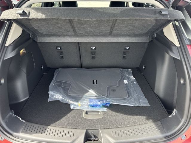 Buick Encore GX Vehicle Full-screen Gallery Image 22