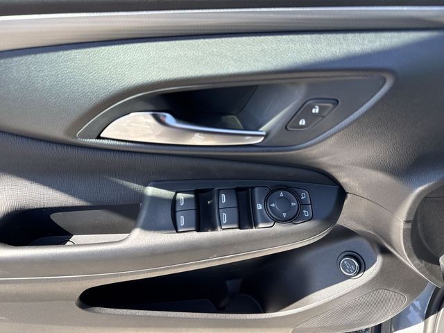 Buick Envista Vehicle Full-screen Gallery Image 13