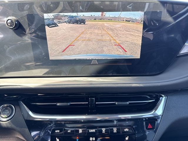 Buick Envista Vehicle Full-screen Gallery Image 17