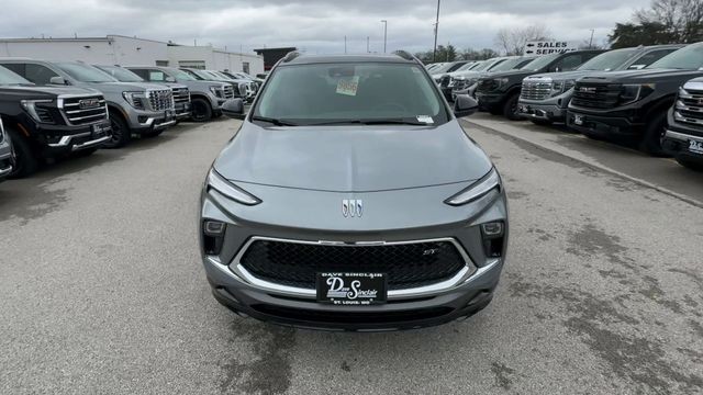 Buick Encore GX Vehicle Full-screen Gallery Image 03