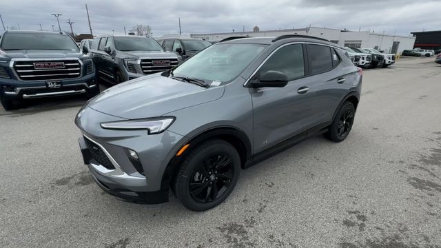 Buick Encore GX Vehicle Full-screen Gallery Image 04