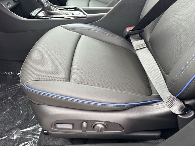 Buick Encore GX Vehicle Full-screen Gallery Image 12