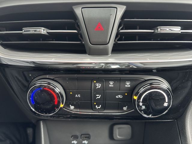 Buick Encore GX Vehicle Full-screen Gallery Image 18