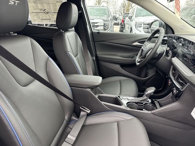 Buick Encore GX Vehicle Full-screen Gallery Image 23