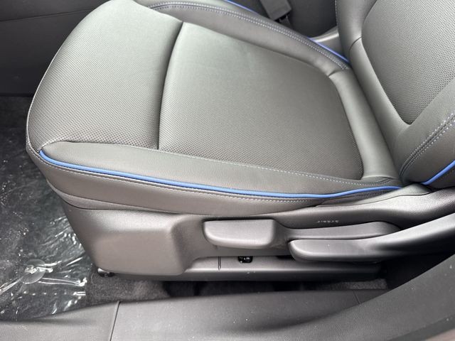 Buick Encore GX Vehicle Full-screen Gallery Image 12