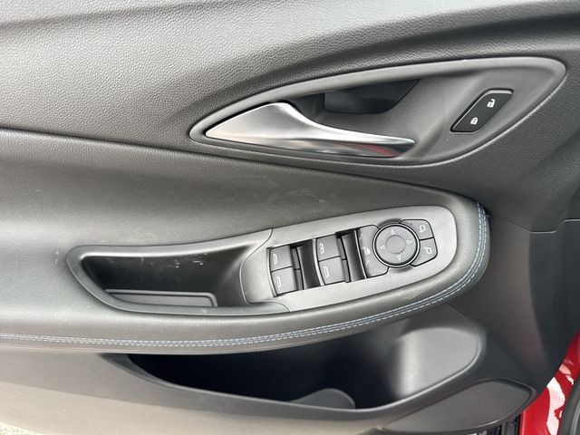 Buick Encore GX Vehicle Full-screen Gallery Image 13