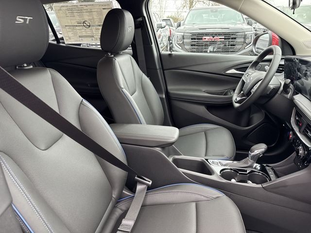Buick Encore GX Vehicle Full-screen Gallery Image 23