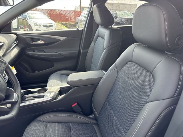 Buick Envista Vehicle Full-screen Gallery Image 11