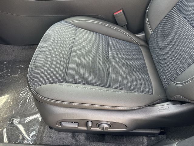 Buick Envista Vehicle Full-screen Gallery Image 12