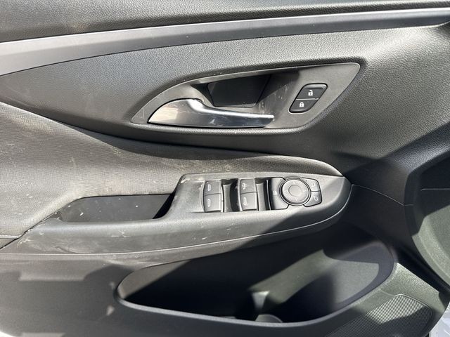 Buick Envista Vehicle Full-screen Gallery Image 13