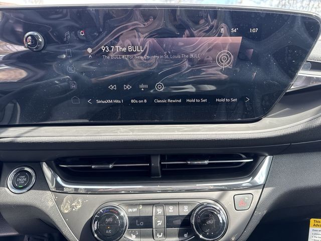 Buick Envista Vehicle Full-screen Gallery Image 16