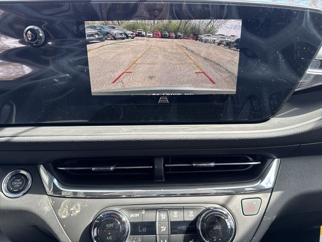 Buick Envista Vehicle Full-screen Gallery Image 17