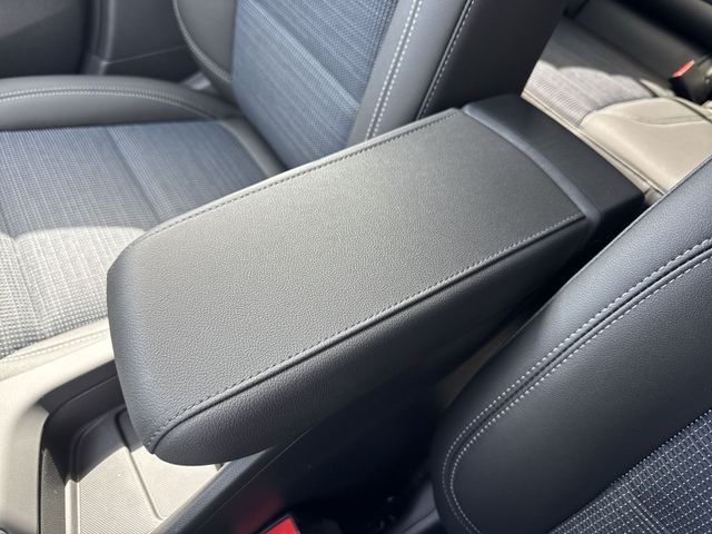 Buick Envista Vehicle Full-screen Gallery Image 20