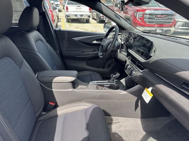 Buick Envista Vehicle Full-screen Gallery Image 23