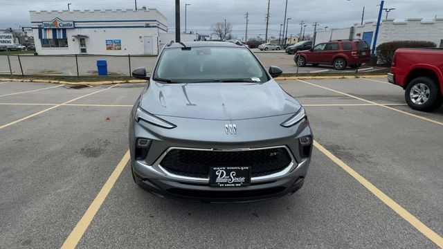 Buick Encore GX Vehicle Full-screen Gallery Image 03