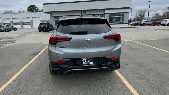 Buick Encore GX Vehicle Full-screen Gallery Image 07