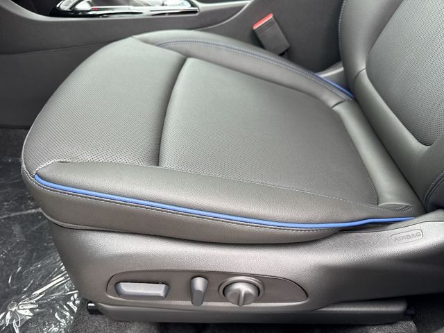Buick Encore GX Vehicle Full-screen Gallery Image 12