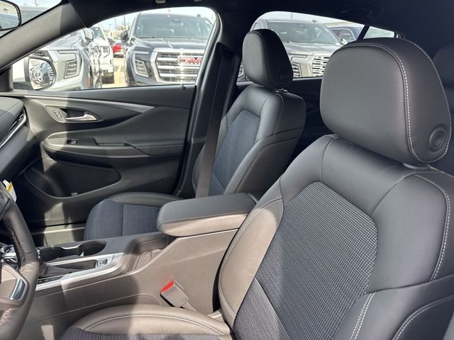 Buick Envista Vehicle Full-screen Gallery Image 11