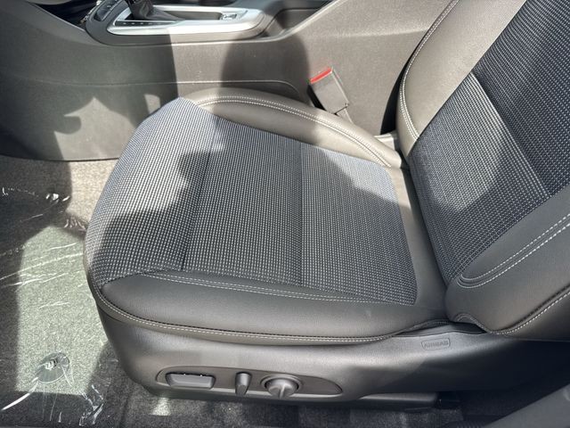 Buick Envista Vehicle Full-screen Gallery Image 12