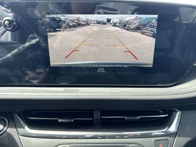 Buick Envista Vehicle Full-screen Gallery Image 17