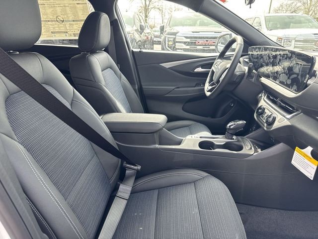 Buick Envista Vehicle Full-screen Gallery Image 23