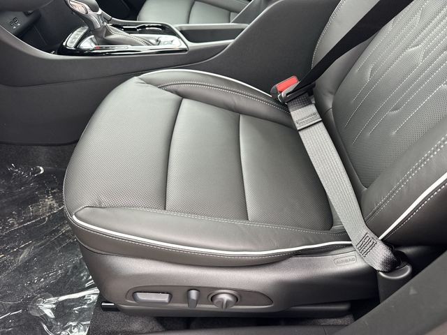 Buick Encore GX Vehicle Full-screen Gallery Image 12