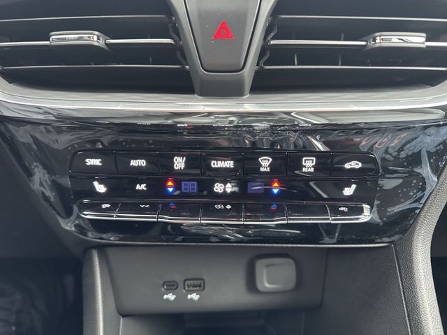 Buick Encore GX Vehicle Full-screen Gallery Image 18