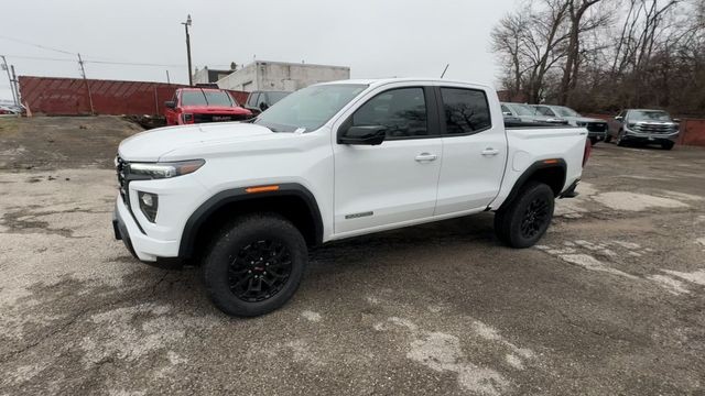 GMC Canyon Vehicle Full-screen Gallery Image 04