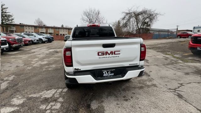 GMC Canyon Vehicle Full-screen Gallery Image 07