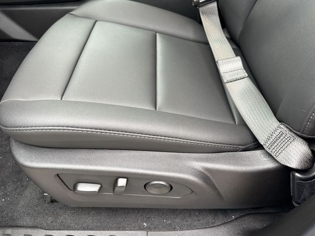 GMC Canyon Vehicle Full-screen Gallery Image 12