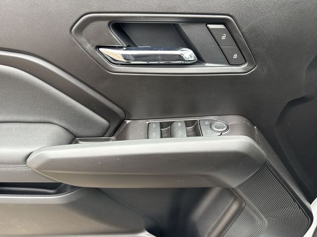 GMC Canyon Vehicle Full-screen Gallery Image 13