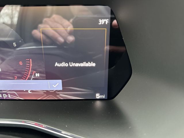 GMC Canyon Vehicle Full-screen Gallery Image 15