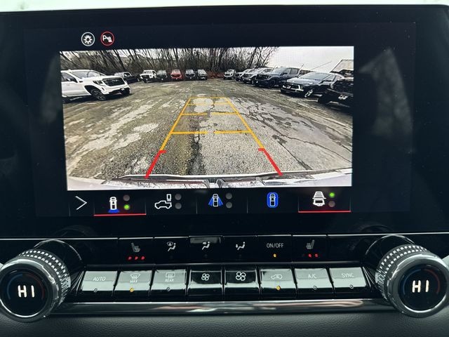 GMC Canyon Vehicle Full-screen Gallery Image 17