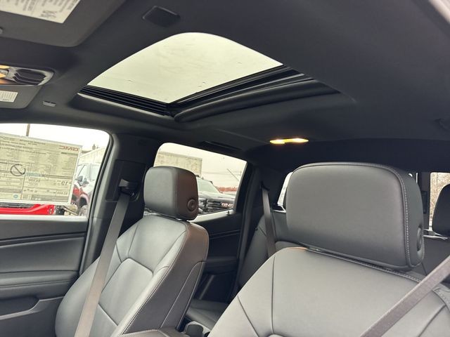 GMC Canyon Vehicle Full-screen Gallery Image 22