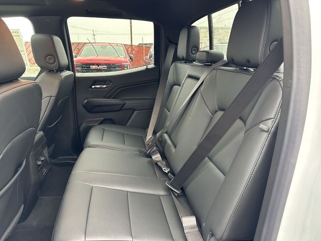 GMC Canyon Vehicle Full-screen Gallery Image 23