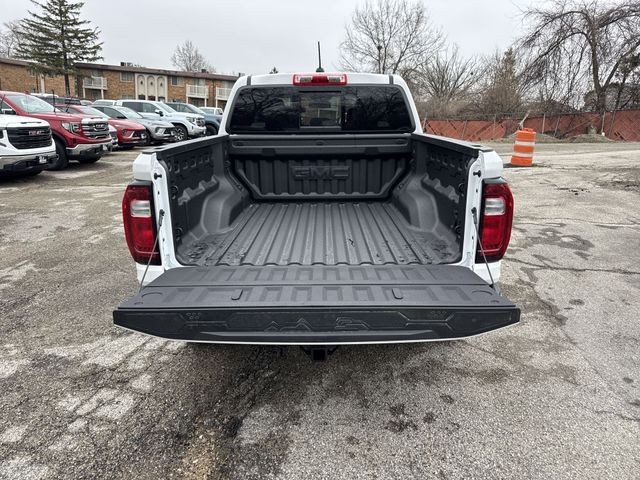 GMC Canyon Vehicle Full-screen Gallery Image 25