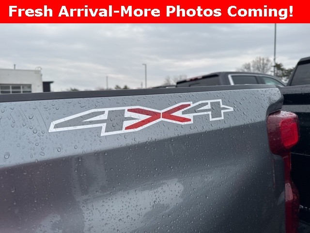 Chevrolet Silverado 1500 Vehicle Full-screen Gallery Image 13