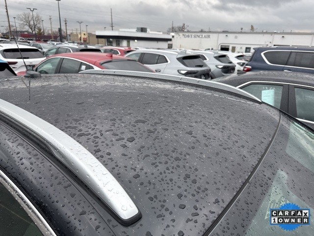 Buick Encore GX Vehicle Full-screen Gallery Image 03