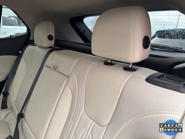 Buick Encore GX Vehicle Full-screen Gallery Image 05