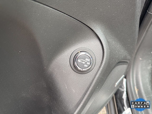Buick Encore GX Vehicle Full-screen Gallery Image 13