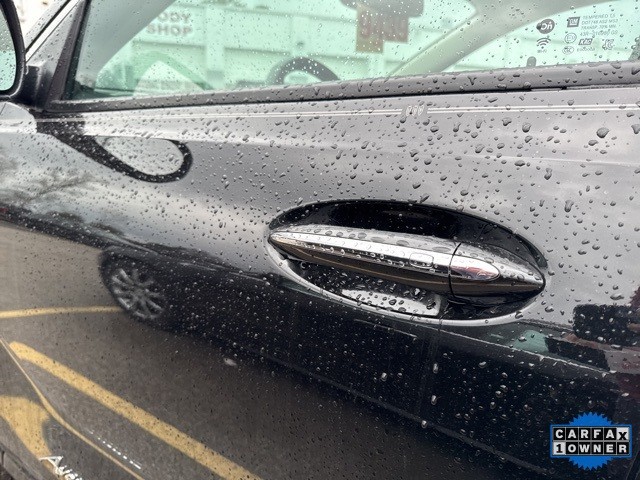 Buick Encore GX Vehicle Full-screen Gallery Image 17